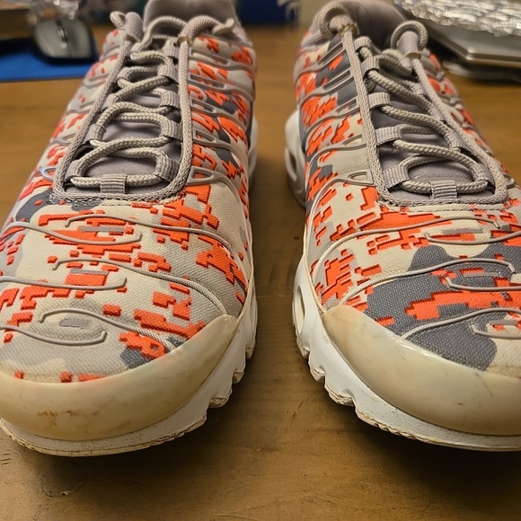 Nike Gray and White Sneakers - Picture 2 of 10